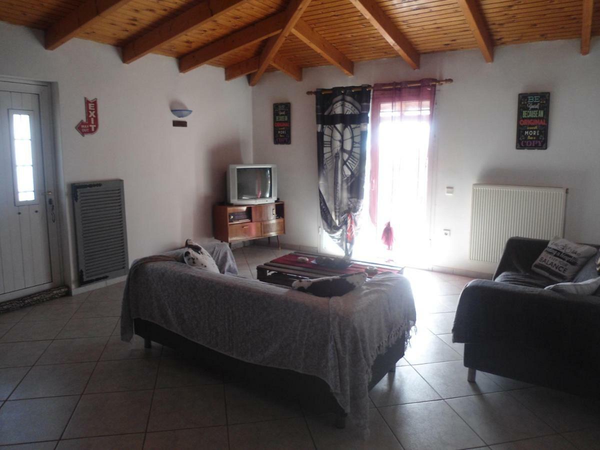 Sunny Apartment 15 Min From Airport And Sea Artemida  Luaran gambar